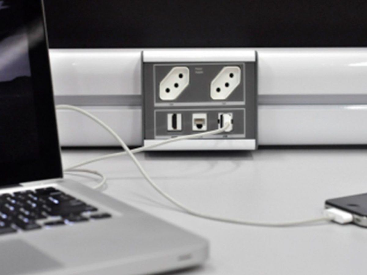 Canaleta Articulada FROG aplicada em ambiente corporativo