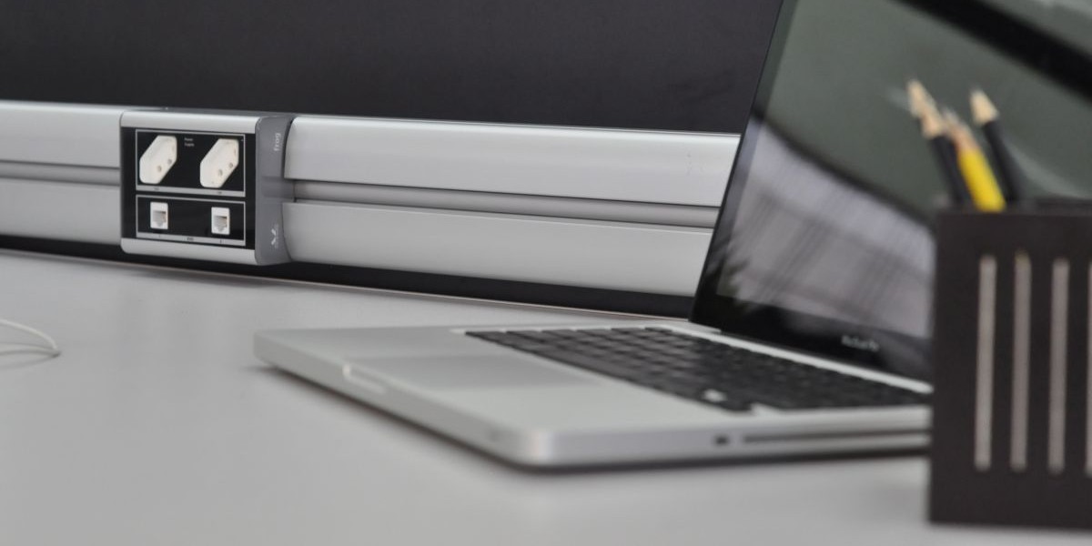 Canaleta Articulada Frog Valemam aplicada em escritório