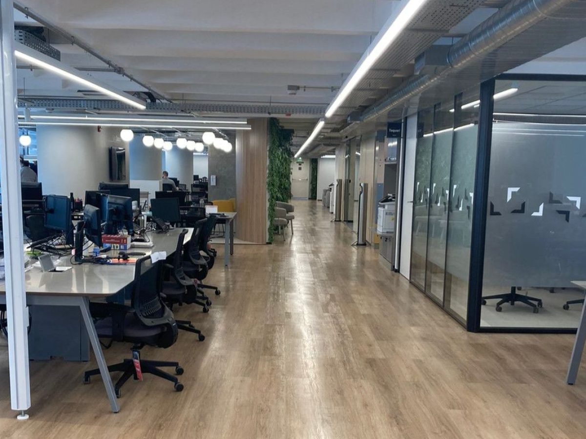 Preparando escritórios para o futuro com infraestruturas que suportam tecnologias emergentes