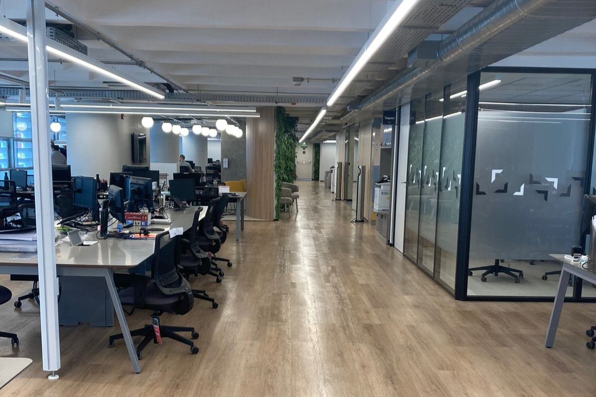 Preparando escritórios para o futuro com infraestruturas que suportam tecnologias emergentes