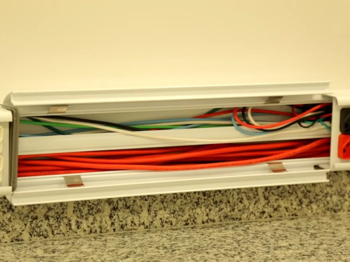 canaletas eletrocalhas colunas Valemam com divisórias internas