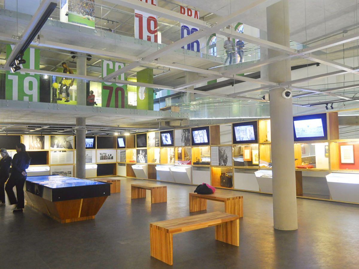 Infraestrutura elétrica sem quebra-quebra com Eletrocalha Modular Apis Valemam uma alternativa ao embutimento