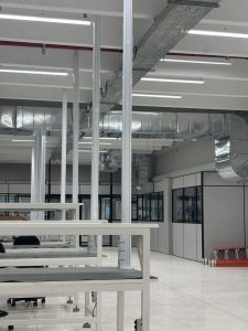 Salas de aula tecnológicas como distribuir energia e dados com segurança com Valemam (1)